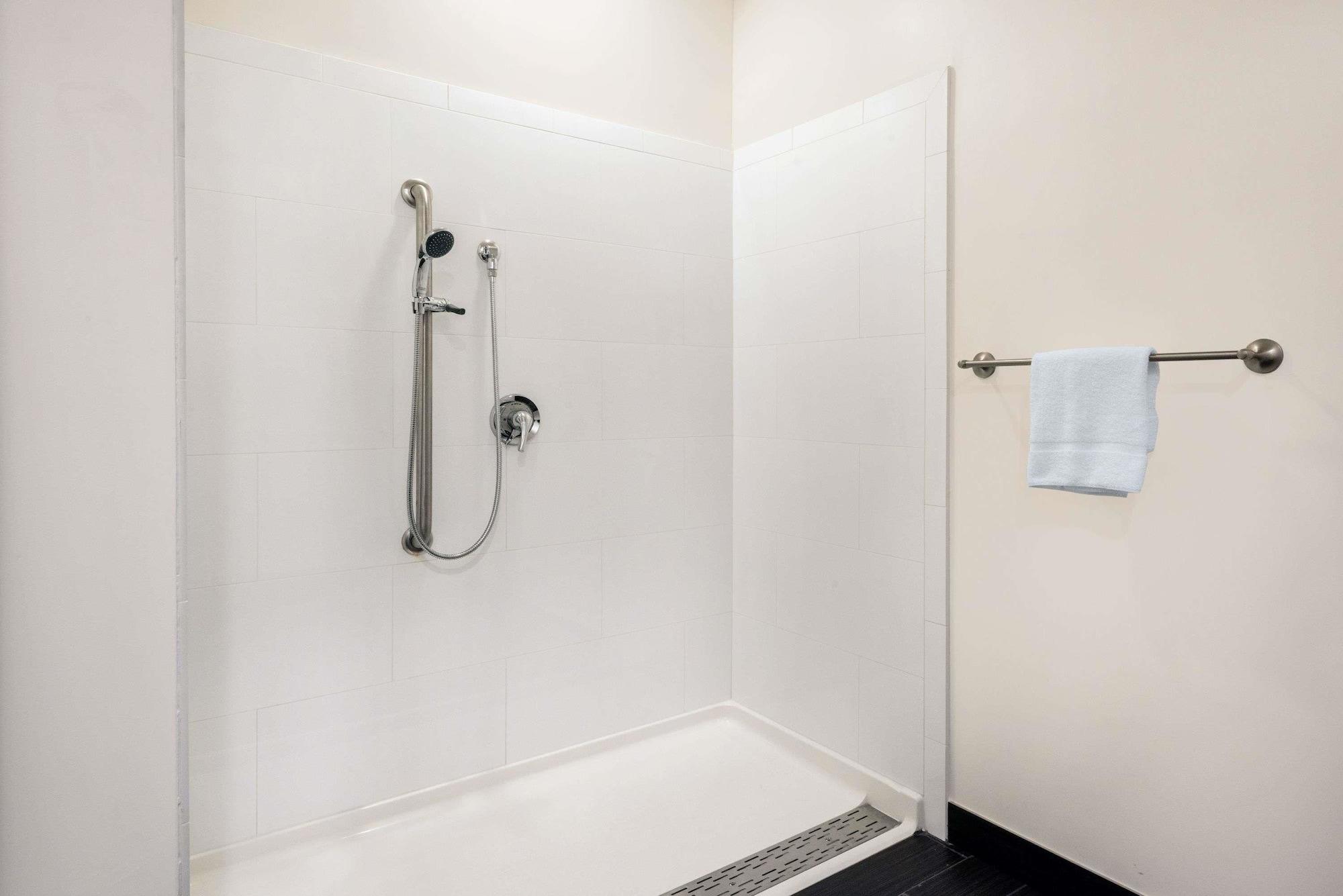 Howard Johnson By Wyndham Quincy/ Boston Bagian luar foto