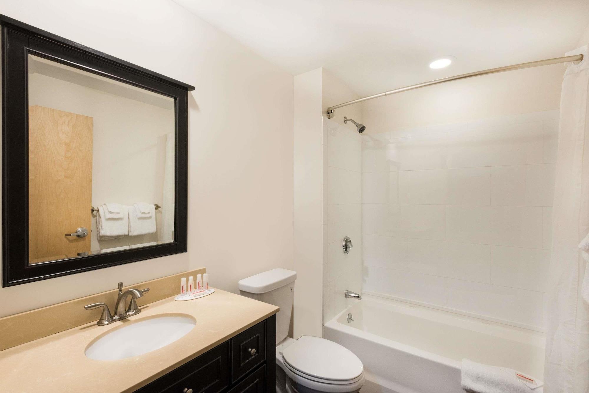Howard Johnson By Wyndham Quincy/ Boston Bagian luar foto