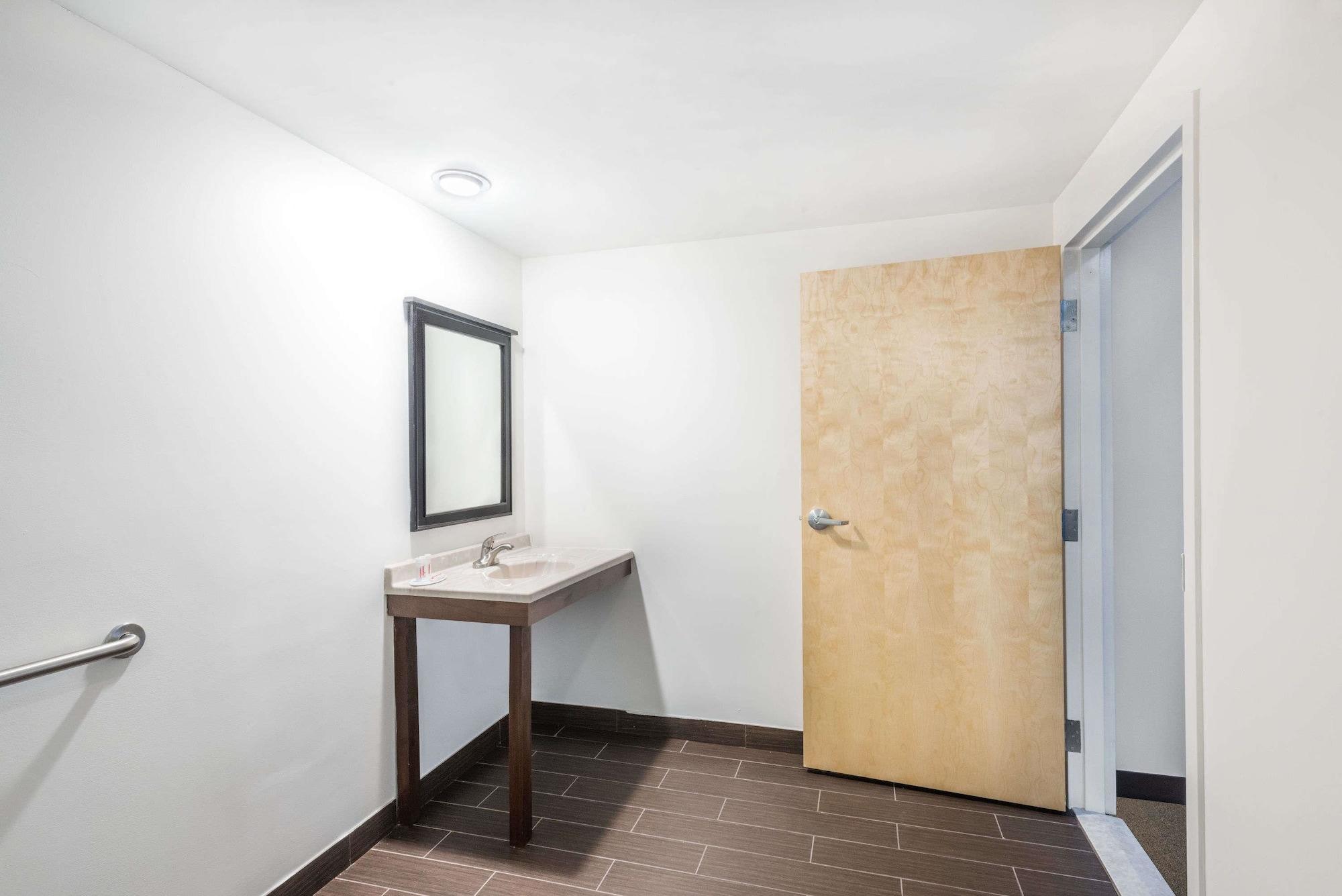 Howard Johnson By Wyndham Quincy/ Boston Bagian luar foto